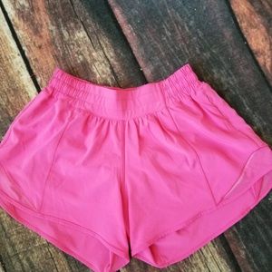 Lululemon sonic pink hotty hots size 4